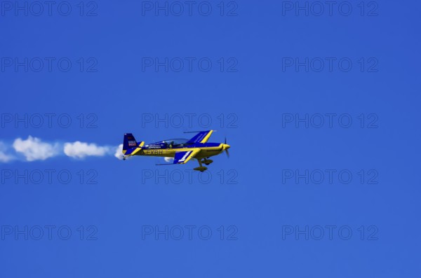 An Extra EA-300 from Extra Flugzeugproduktions- und Vertriebs GmbH with registration D-EXBH during
