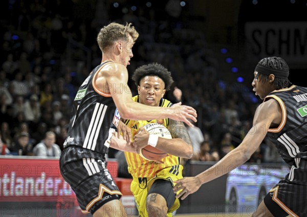Basketball easyCredit BBL Cup round of 16, Alba Berlin, Ratiopharm Ulm from left Tobias Jensen