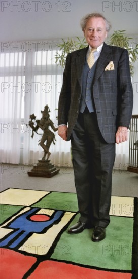 Reinhold Würth in his office, entrepreneur, billionaire, art patron, screws, fastening technology,