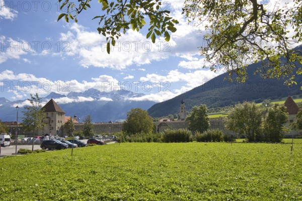 The small town of Glurns has a completely preserved city wall. It is surrounded by mountains and is