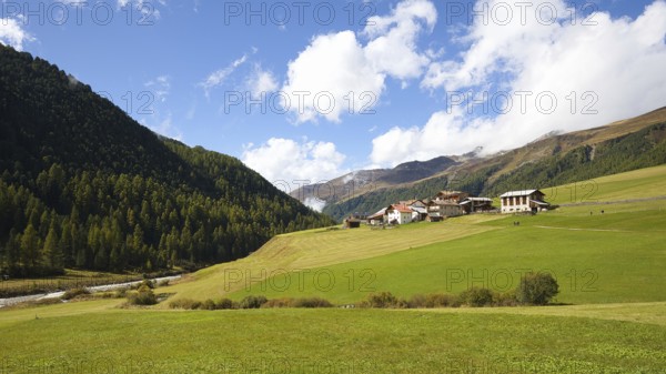 View of the hamlet of Melag in the Langtaufersertal near Graun in the Vinschgau region, Italy