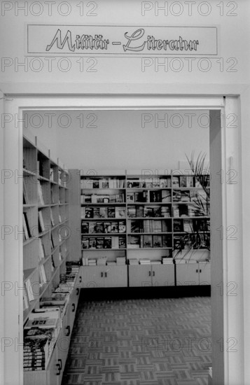 Germany, Berlin, 31.7.1992, bookstore in de Linienstraße, which mainly sells GDR literature,