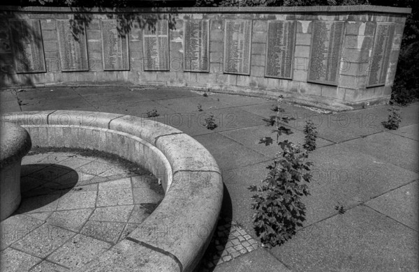 Germany, Halle, 5.8.1992, Soviet military cemetery in Halle, wall, name plates of fallen Soviet