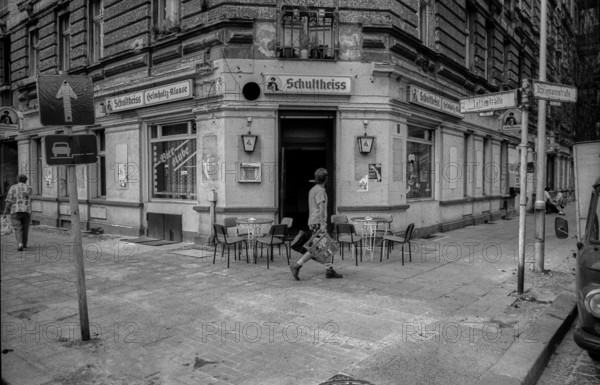 Germany, Berlin, 3.8.1992, Helmholtz-Klause, Lettestraße/Schliemannstraße, Prenzlauer Berg