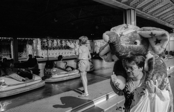Germany, Berlin, 01.8.1992, hustle and bustle on Marx-Engels-Platz, bumper car, man with caught