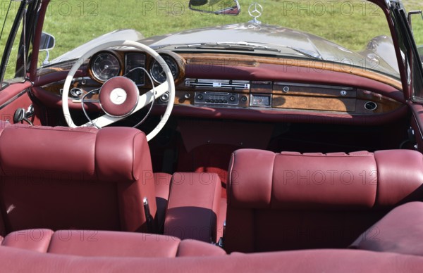 Vintage car, Mercedes Benz W 198 steering wheel