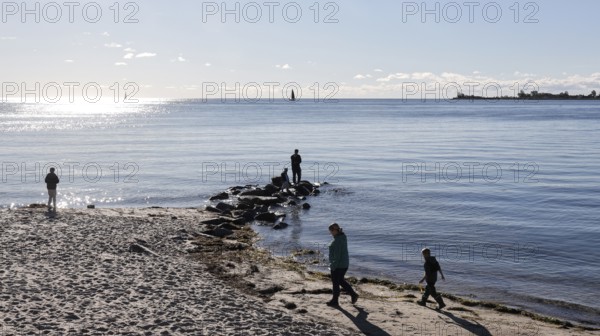 Beach scene on Fehrmannsundstrand in sunny autumn weather, Fehmarn island, 18.10.2025, Fehmarn,