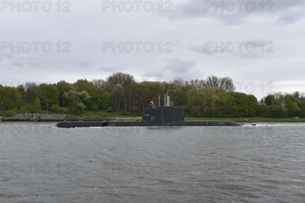 Warship, submarine, submarine TKMS Submarine 01 sails in the Kiel Canal, Schleswig-Holstein,
