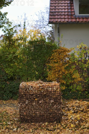 Public collection container, leaf basket, steel mesh compost basket, for collecting autumn leaves,