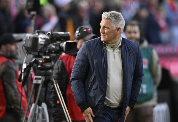 TV expert Bastian Schweinsteiger, TV camera, German Classico, FC Bayern Munich FCB versus Borussia