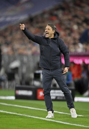 Coach Niko Kovac Borussia Dortmund BVB on the sidelines gesture gesture TV camera, German Classico,