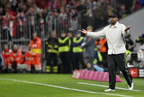Coach coach Vincent Kompany FC Bayern Munich FCB on the sidelines gesture German Classico, FC