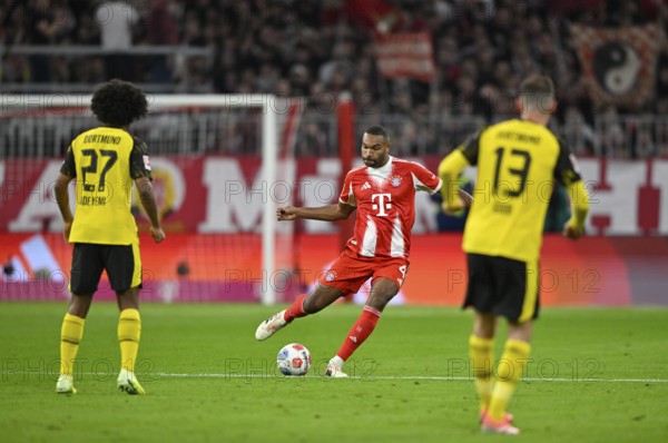 Jonathan Tah FC Bayern Munich FCB (04) Ball action Karim Adeyemi Borussia Dortmund BVB (27) Pascal