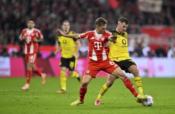 Duel, action Joshua Kimmich FC Bayern Munich FCB (06) against Pascal Gross Borussia Dortmund BVB