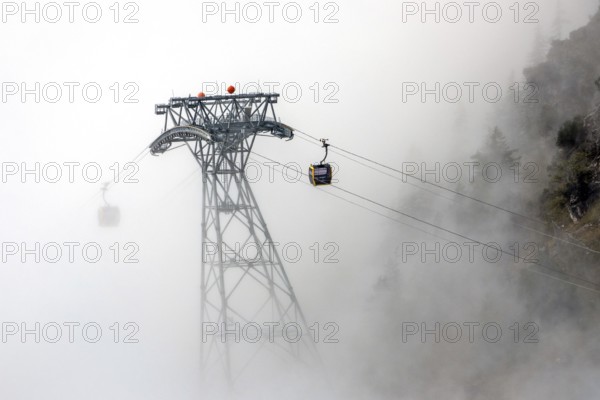 Pillars and cabins of the Nebelhorn Railway in the fog, Oberstdorf, Oberallgäu, Allgäu, Bavaria,