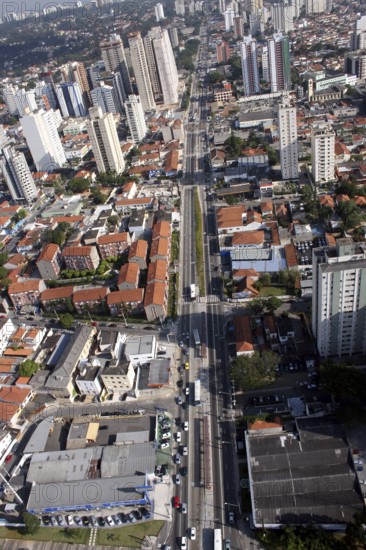 AVENIDA SANTO AMARO CAMPO BELO - BROOKLIN PAULISTA - SP JUNHO DE 2005 FOTO MARCOS HIRAKAWA KEYSTONE