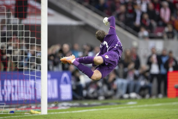Finn Dahmen (FC Augsburg, goalkeeper, #1), COLOGNE, Germany - OCTOBER 18: During the Bundesliga