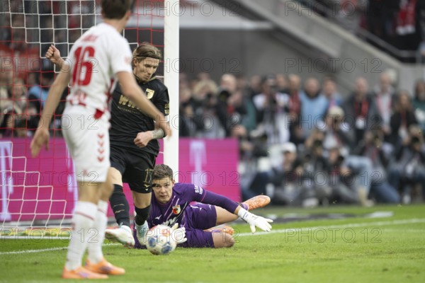 Kristijan Jakic (FC Augsburg, midfield, #17), Finn Dahmen (FC Augsburg, goalkeeper, #1), COLOGNE,