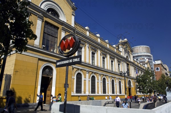 Universidade de Chile, General Bernardo O' Higgins Boulevard, Santiago, Chile