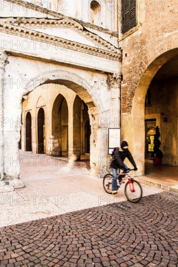 Borsari Gate, an ancient Roman gate built in the 1st century AD. Verona, Province of Verona, Italy.