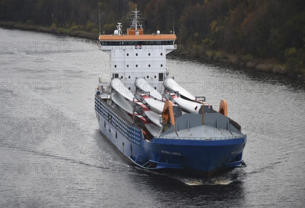 Cargo ship ROTRA VENTE sails with rotor blades for wind turbines in the Kiel Canal, NOK, Kiel