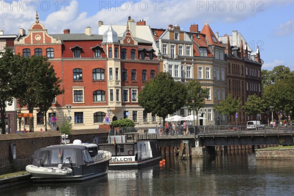 Seestraße am Querkanal, which connects Knieperteich with the harbour, Stralsund, Vorpommern-Rügen