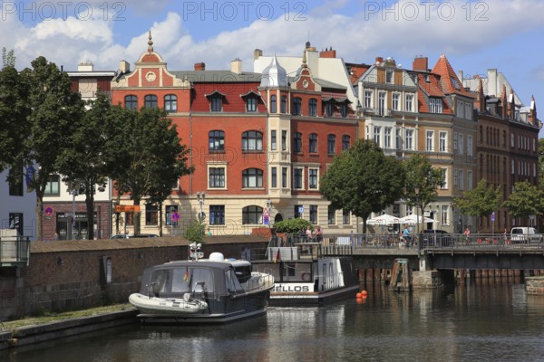 Seestraße am Querkanal, which connects Knieperteich with the harbour, Stralsund, Vorpommern-Rügen