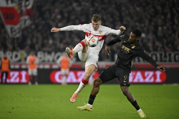 Duel, action Finn Jeltsch VfB Stuttgart (29) against Samuel Essende FC Augsburg FCA (09) MHPArena,