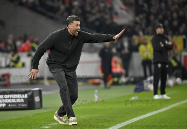 Coach coach Sandro Wagner FC Augsburg FCA gesture on the sidelines behind coach Sebastian Hoeness
