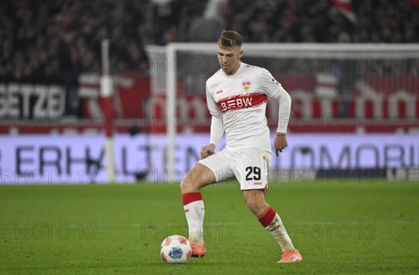 Finn Jeltsch VfB Stuttgart (29) Action on the ball MHPArena, MHP Arena Stuttgart,
