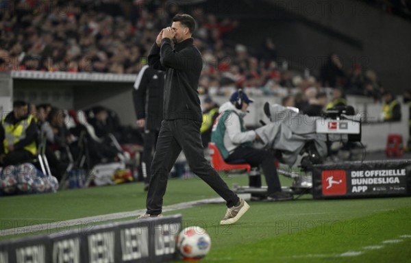 Coach coach Sandro Wagner FC Augsburg FCA gesture on the sidelines disappointed MHParena, MHP Arena