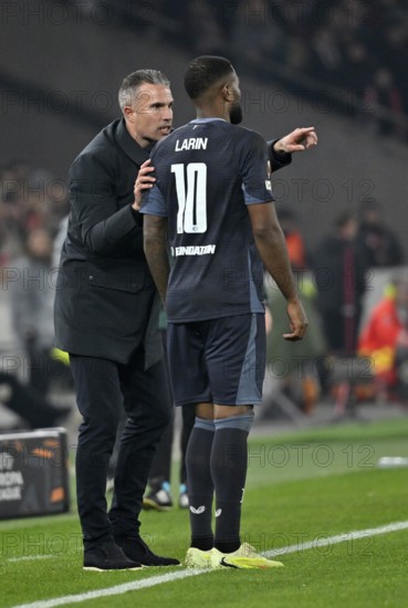 Coach coach Robin Van Persie Feyenoord Rotterdam on the sidelines gesture gesture in conversation