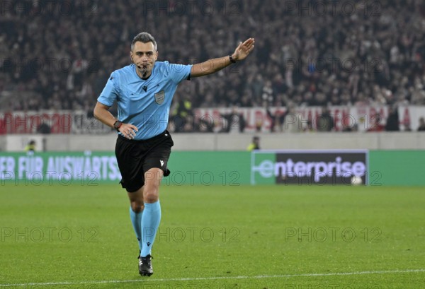 Referee Horatiu Fesnic ROU Gesture Europa League, MHPArena, MHP Arena Stuttgart, Baden-Württemberg,