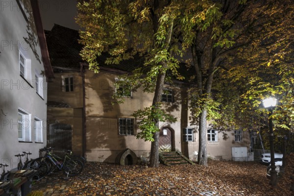 Nocturnal view of a historic former inn, now vacant, Lauf an der Pegnitz, Middle Franconia,