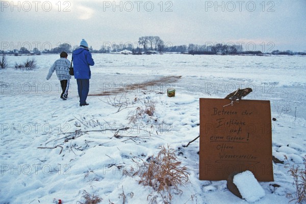 People walk across ice rink, ferry dock, frozen Elbe, Neu Bleckede, Bleckede, Lower Saxony,