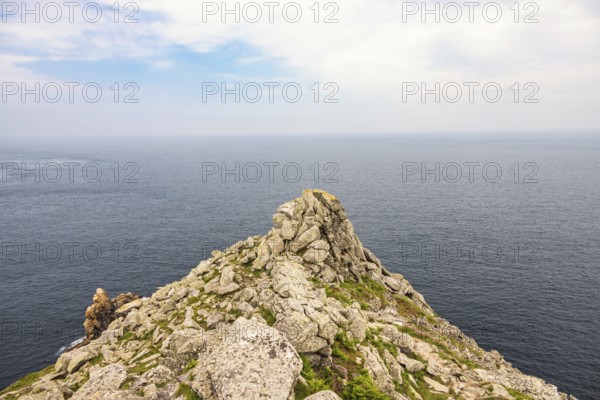 Seascape view to the horizon from a rocky peninsula at the coast, Crozon peninsula, Bretagne,
