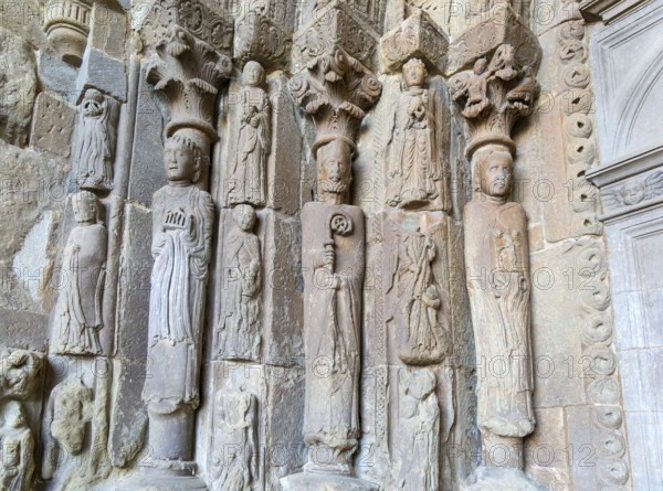 Stone carved figures doorway Iglesia de San Esteban, Romanesque church, Sos del Rey Católico, Cinco