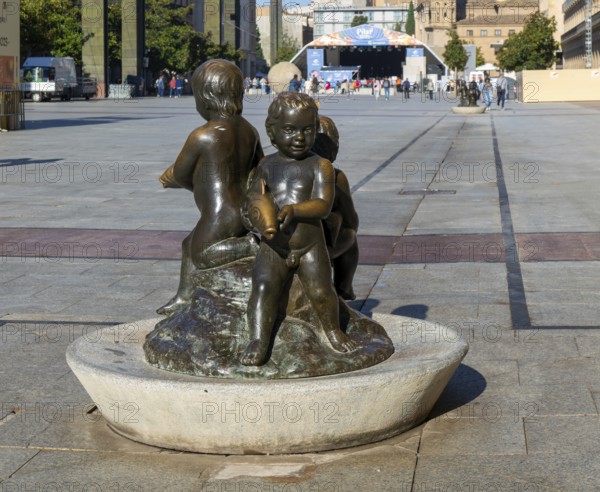 Niños con Peces Children with Fish bronze sculpture fountain, Plaza del Pilar, Zaragoza, Aragon,
