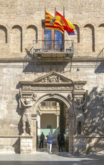 Entrance doorway Palacio de los Condes de Morata o de Luna, Zaragoza, Aragon, Spain, Europe now