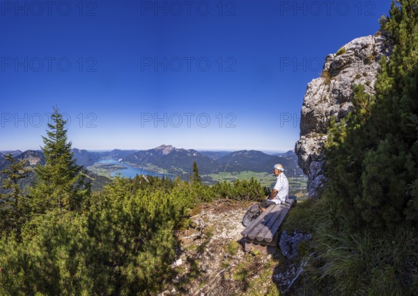 Hikers on the way to Rettenkogel, Postalm, Osterhorn Group, Salzkammergut, Province of Salzburg,