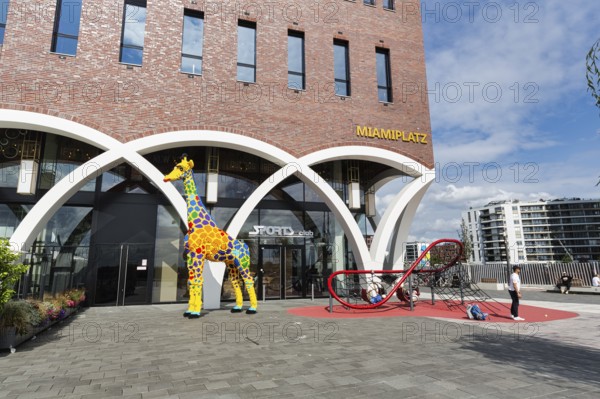 Westfield, shopping center, giraffe sculpture, artwork, mascot of the LEGO Discovery Centre on the