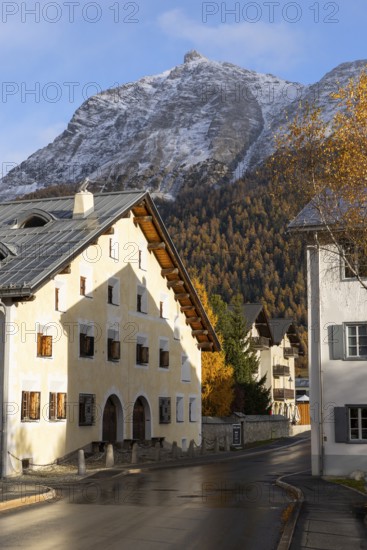 Engadin House, autumn, Piz Mezzaun, mountain peaks with snow, La Punt Chamue, Engadin, Graubünden,