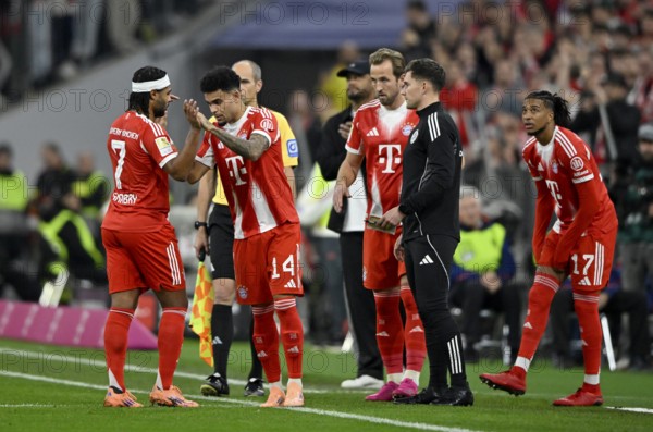 Most expensive change, Bundesliga substitute, Michael Olise FC Bayern Munich FCB (17) Harry Kane FC
