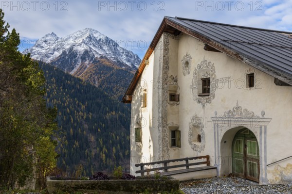 Engadin house with sgraffiti, historic houses, Piz Mezdi, Piz d'arpiglias, Guarda, Engadin,