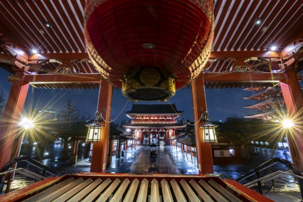 View from the main hall with a huge red lantern to the illuminated Hozomon Schazkammer Gate of