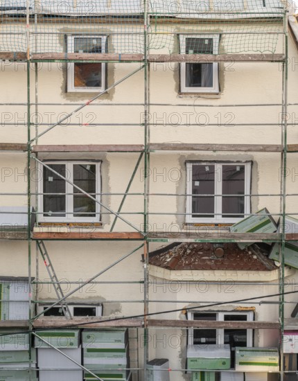 Energetic renovation of an apartment building, renovation of an old building, thermal insulation,