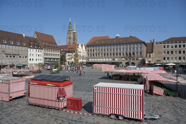 Market stalls at Hauptmarkt, Schöner Brunnen, St. Sebald Church, Old Town, Nuremberg, Middle