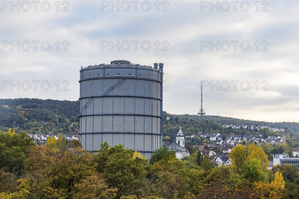 Stuttgart East with the 100-meter high gas boiler. The landmark of the complex is the 100-meter