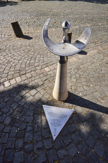 Precision sundial, technical device, square made of paving stones, sunny, Deutschhausplatz, Mainz,
