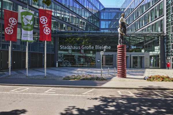 Stadthaus Große Bleiche, town hall, building, modern architecture, sculpture two men, sculptor